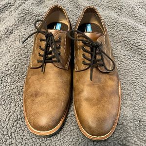 Men’s size 9 dress shoes. Good condition. St. Johns Bay brand.